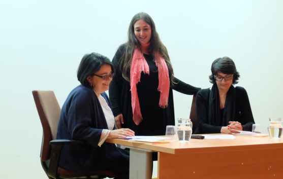 Nuria Ruiz de Viñaspre presenta "La zanja" (ganador del XII Edición Premio de Poesía César Simón, Universidad de Valencia)